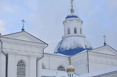 Фото: К святому месту поклониться памяти. Паломники стремятся посетить место погребения митрополита Филарета, Почетного Патриаршего экзарха всея Беларуси на территории Жировичского монастыря