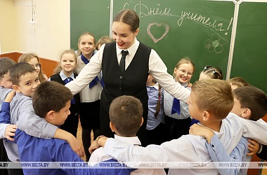 Фото: Не сверхурочно, а исключительно в рабочее время. Как новый указ помогает бюджетникам зарабатывать больше