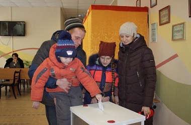 Фото: Отдать свой голос рад и стар и млад