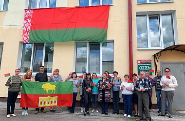 Фото: «Мы те, кому дорога наша родная и любимая Беларусь!». Акция "Свiслач РАЗАМ" прошла в Свислочском филиале Гродненского облпотребобщества