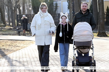Фото: Александр Лукашенко: при любых условиях государство и дальше будет поддерживать материнство и детство