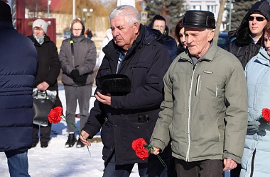 Фото: Помним и гордимся. В Свислочи в преддверии 23 февраля почтили память советских воинов, сражавшихся против фашизма в годы Великой Отечественной войны