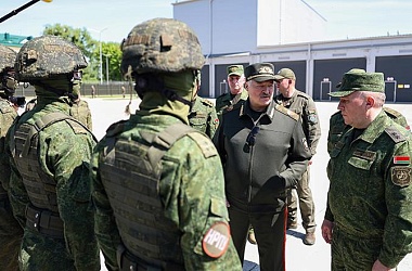 Фото: Ядерная тренировка и ВКС с Путиным, присяга, разговор с Макроном и "россиеобразующая" область. Итоги недели Президента