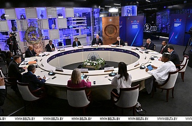 Фото: Мирный атом, переговоры в Кремле, инспекция на востоке и момент для Украины. Итоги недели Президента