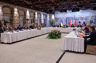 Фото: Первые с 2022 года переговоры РФ и Украины стартовали в Стамбуле. Как развивается ситуация?