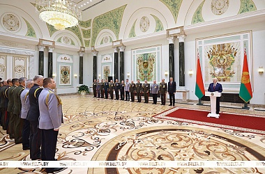 Фото: Праздник тех, кто является оплотом мира и стабильности. Александр Лукашенко про День защитников Отечества и ВС