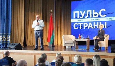 Фото: Суверенное общество, нейросети и воспитание детей. Министр информации Дмитрий Жук пообщался с гродненцами
