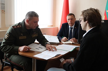 Фото: В Свислочи состоялось заседание призывной комиссии в рамках осенней призывной кампании