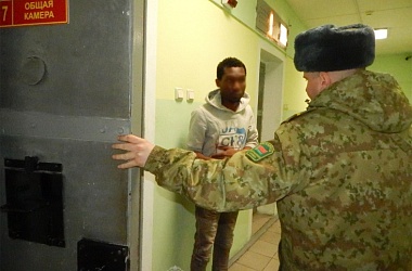 Фото: В Берестовицком районе пограничники задержали нелегалов из Африки