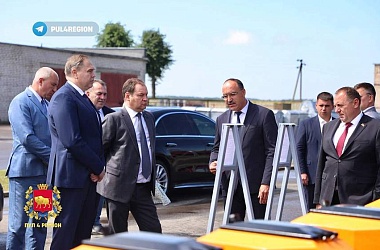 Фото: Премьер-министр Беларуси Роман Головченко с рабочей поездкой прибыл в СПК имени И.П.Сенько Гродненского района