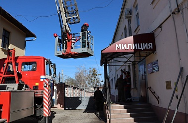 Фото: Сотрудники Свислочского РОВД поучаствовали в субботнике