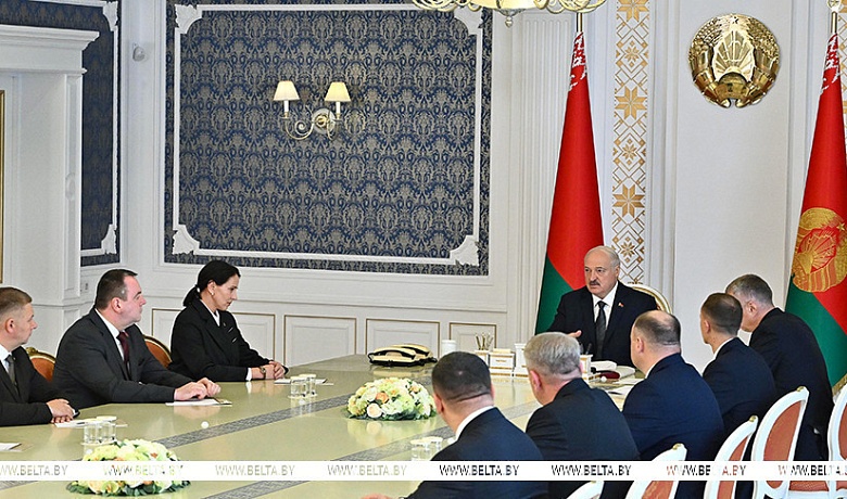 Фото: Кадровый день, грани многовекторности и откровенный разговор с премьерами. Итоги недели Президента