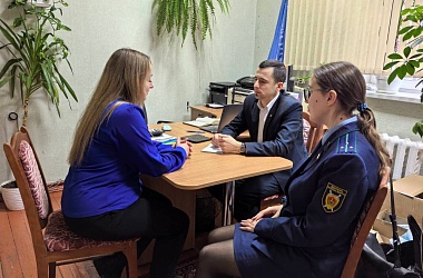 Фото: Командировочные, государственная служба, условия труда: какие вопросы задавали юристам на профсоюзном правовом приеме в Свислочи