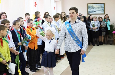 Фото: Прощайте, уроки! Последний звонок прозвенел в Добровольском ДС СШ