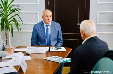 Фото: Председатель Гродненского облисполкома Юрий Караев провел прямую линию и личный прием граждан в Слониме