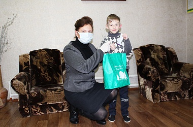 Фото: В областной акции «Елка здоровья» поучаствовали работники центральной районной аптеки № 11 и неравнодушные покупатели