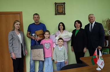 Фото: На Свіслаччыне ўручылі першую “Бацькаву кашулю”