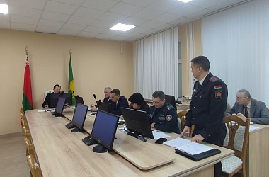 Фото: На планерке у председателя райисполкома: «Пора в поле»