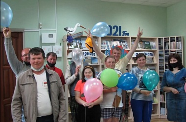 Фото: Отделение дневного пребывания для инвалидов поздравляет работников культуры с профессиональным праздником