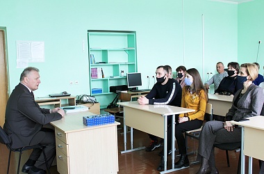 Фото: Председатель районного Совета депутатов Виктор Субботка встретился с коллективом Гринковского ДС БШ