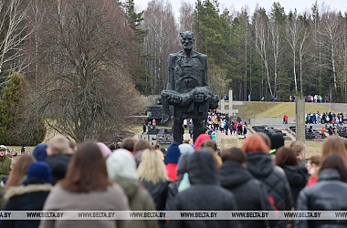 Фото: В школах Беларуси пройдет единый урок "О чем звонят колокола Хатыни" к 80-летию трагических событий