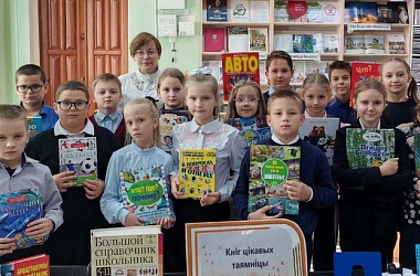 Фото: В Свислочской районной библиотеке для школьников проведен урок-поиск «Справочное бюро читателя»