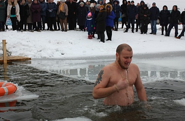 Фото: Освящение проруби состоялось в Свислочи (+ видео)