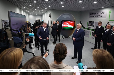 Фото: Поездка в будущее, главная елка и Год белорусской женщины. Итоги недели Президента