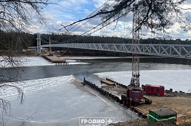 Фото: В Мостах после реконструкции откроется самый длинный подвесной мост Беларуси