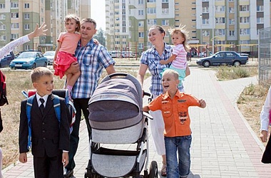 Фото: Практически все многодетные семьи уже получили помощь на подготовку детей к учебному году