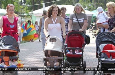 Фото: В Беларуси с августа возрастут пособия по уходу за ребенком до 3 лет