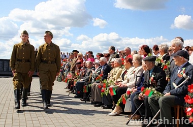 Фото: Праздник Великой Победы встретили свислочане (фоторепортаж)