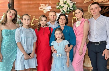 Фото: Большая семья – большое счастье! Виктор и Ирина Борель воспитывают детей, прививая лучшие человеческие качества
