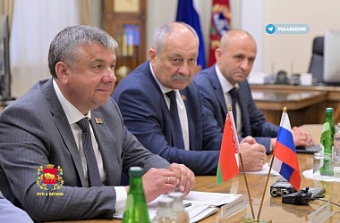 Фото: Первый заместитель председателя Гродненского облисполкома Юрий Валеватый посещает г.Барнаул Алтайского края