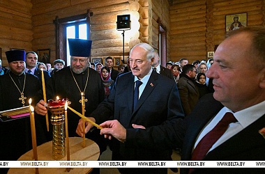 Фото: Пасхальная свеча, биотехнологии, кадровый день и посольские грамоты. Итоги недели Президента