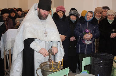 Фото: Тому вода помогает, кто с верой ее принимает