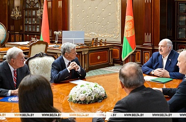 Фото: Семинар на ферме, подготовка к саммиту, выдающиеся выпускники и спецпосланник Трампа. Итоги недели Президента