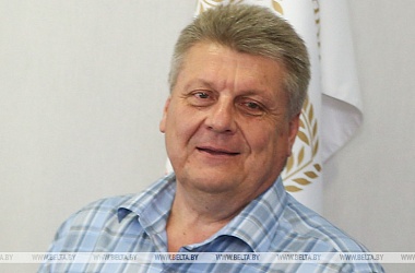 Фото: Александр Лукашенко поздравил олимпийского чемпиона Леонида Тараненко с 70-летием
