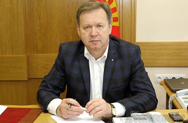 Фото: Cубботнюю прямую линию провел председатель областного Совета депутатов Игорь Жук