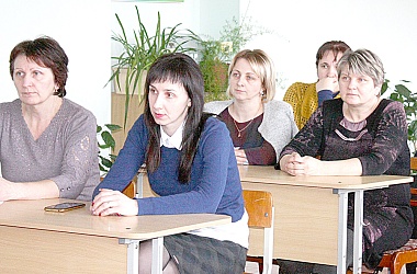 Фото: Председатель районного Совета депутатов Виктор Субботка выступил с отчетом перед коллективом Добровольского ДС СШ