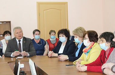 Фото: Председатель районного Совета депутатов Виктор Субботка встретился с коллективом Порозовской СШ 