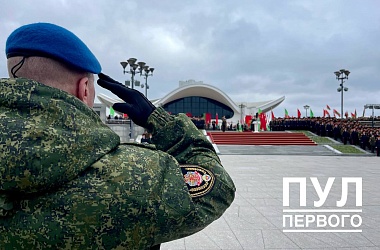 Фото: Александр Лукашенко прибыл на площадь Государственного флага