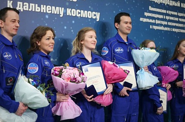 Фото: Белоруска в составе экипажа из шести человек вернулась из годового "полета" на Луну
