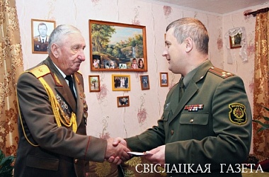 Фото: Еще одна  награда генералу