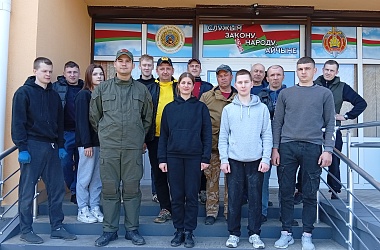 Фото: Сотрудники охраны сменили милицейскую форму на рабочую