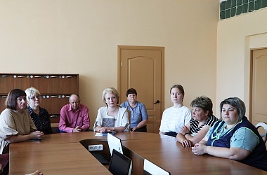 Фото: Делегат ВНС встретилась с коллективом Порозовской СШ