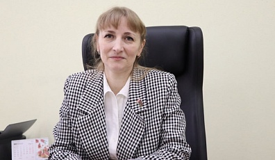 Фото: Вода течет по улицам и аренда здания. О чем спрашивали на прямой линии в райисполкоме?