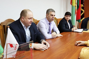 Фото: «Прошу поменять окна…»