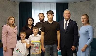 Фото: Дорога добра: партия «Белая Русь» помогает собрать детей в школу