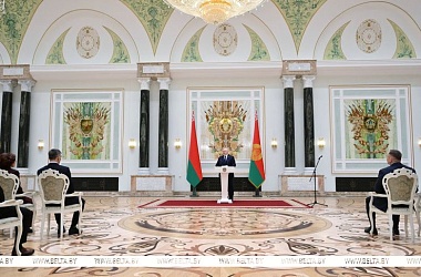 Фото: Программа пятилетки, третий реактор, самоизоляция Литвы и разговор с Путиным. Итоги недели Президента